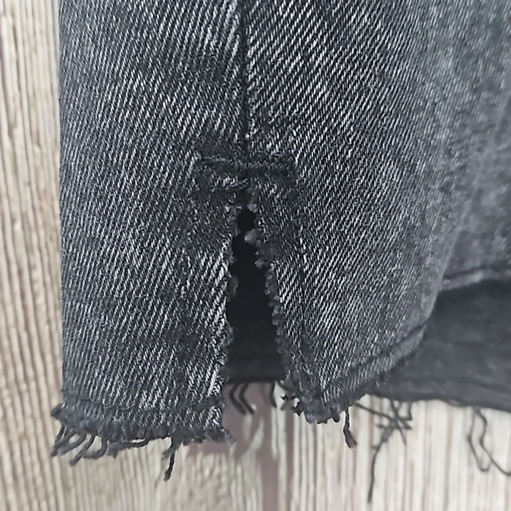 Womens Old Navy High Rise Shorts Distressed Straight Sz 16 - Picture 3 of 6